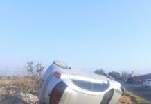 Vuelca vehículo en Avenida Diligencias