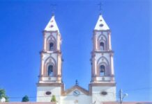 Pese a pandemia, feligreses visitan Templo de San Miguel Arcángel