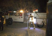 Incendio en la comunidad La Huerta consume cinco vehículos