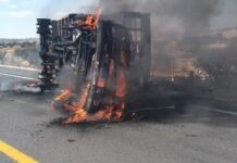 Vuelca camioneta y se incendia en la San Felipe – Silao