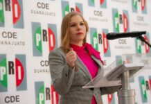 Recibe constancia oficial María Estefanía García Dobarganes como candidata a Diputada Federal por el PRI
