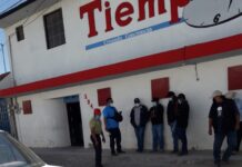 Habitantes de San Bartolo se manifiestan en oficinas de periódico Tiempo