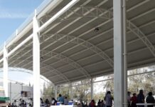 Brindan apoyo a adultos mayores que acudieron a vacunarse contra covid19