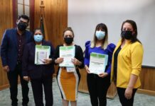 Autoridades municipales entregan reconocimientos a personal que realizó la Entrega-Recepción de la Administración 2018-2021