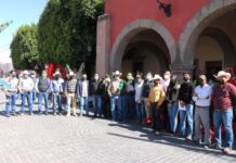 Autoridades Municipales entregan equipos e implementos agropecuarios