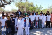 Estudiantes fomentan valores cívicos con acto conmemorativo a Benito Juárez