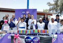 Diego Sinhue y Adriana Ramírez Entregan Insumos Alimentarios a Estudiantes de la Localidad Misión Chichimeca en San Luis de la Paz