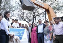 Colocan primera piedra del Hospital Veterinario en León