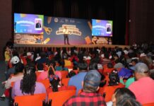 Reciben niñas y niños dolorenses útiles escolares y mochilas