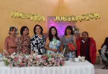 Reconocen a jubilados del nivel preescolar