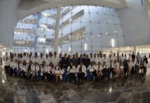 Reciben reconocimientos médicos de varios hospitales del estado