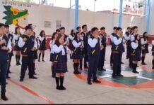 Estudiantes cantan por la paz en Lengua de Señas Mexicanas