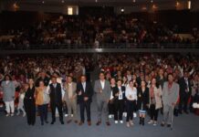 Madres y padres alzan la mano por el futuro de la educación