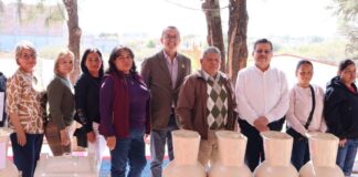 Reciben 81 escuelas mobiliario sanitario y pintura para mejorar sus instalaciones